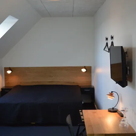 Bed and breakfast Femhoj 3*
